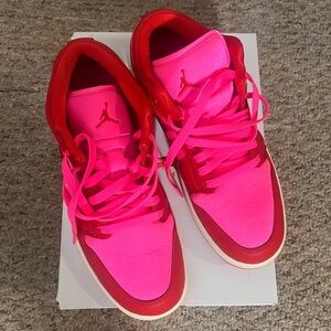 Like new Women’s Air Jordan low - size 9.5